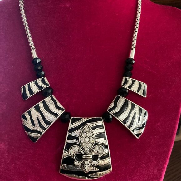 Zebra/Fleur-D-Lis Necklace Set ! - Picture 1 of 3